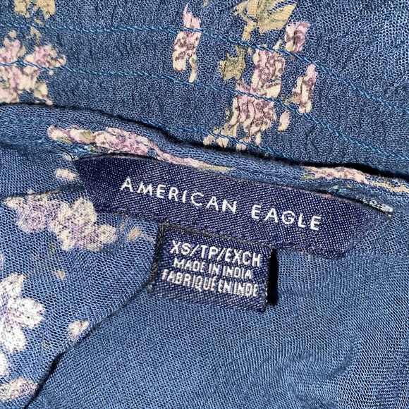 American Eagle Blue Floral Smocked 3/4 Quarter Length Sleeve Blouse Size XS - Picture 2 of 2